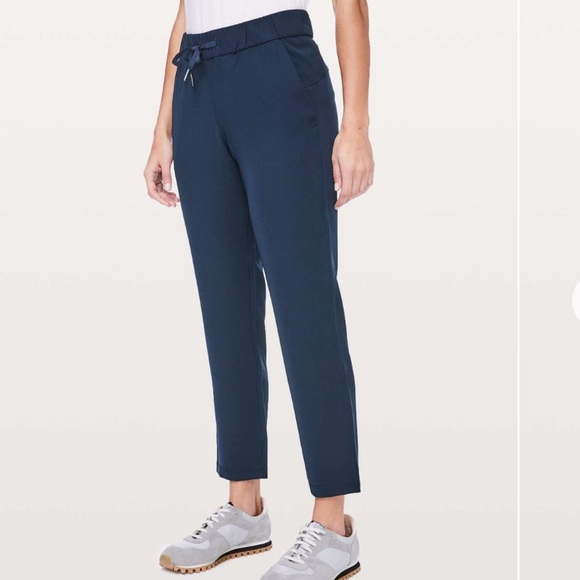 lululemon athletica Pants - Lululemon On The Fly Pant *Woven True Navy Size 8 27” Inseam